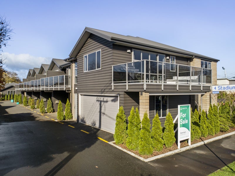 1 Stadium Lane, Whitiora, Hamilton - Carousel 1