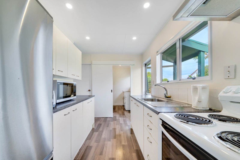 7 Oreti Place, Clover Park, Auckland - Carousel 2