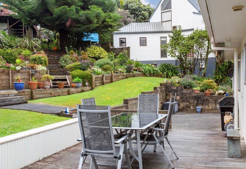 5 Jeanette Place, Mairangi Bay, Auckland - Carousel 2
