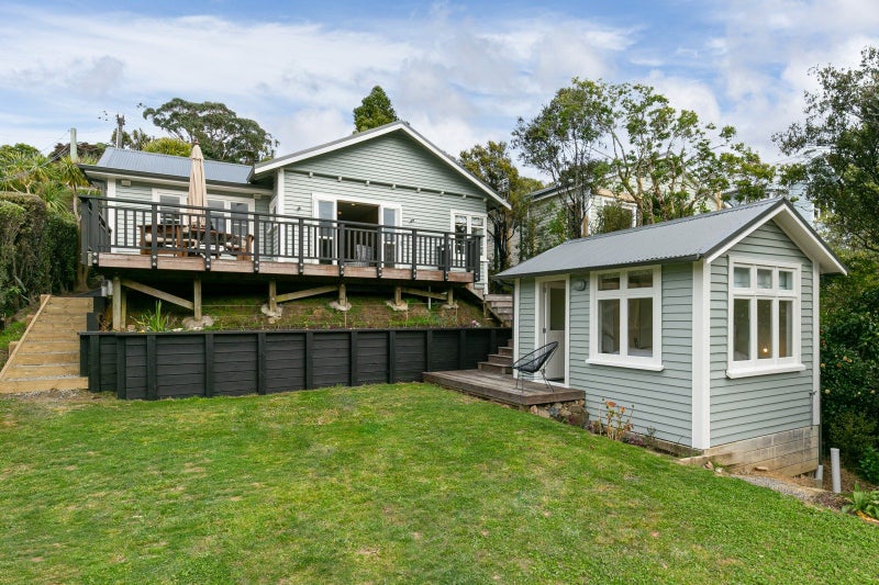 8 Makererua Street, Ngaio, Wellington - Carousel 1