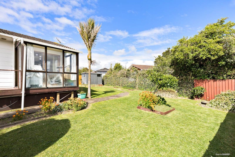 2/17 Shalimar Place, Clover Park, Auckland - Carousel 2