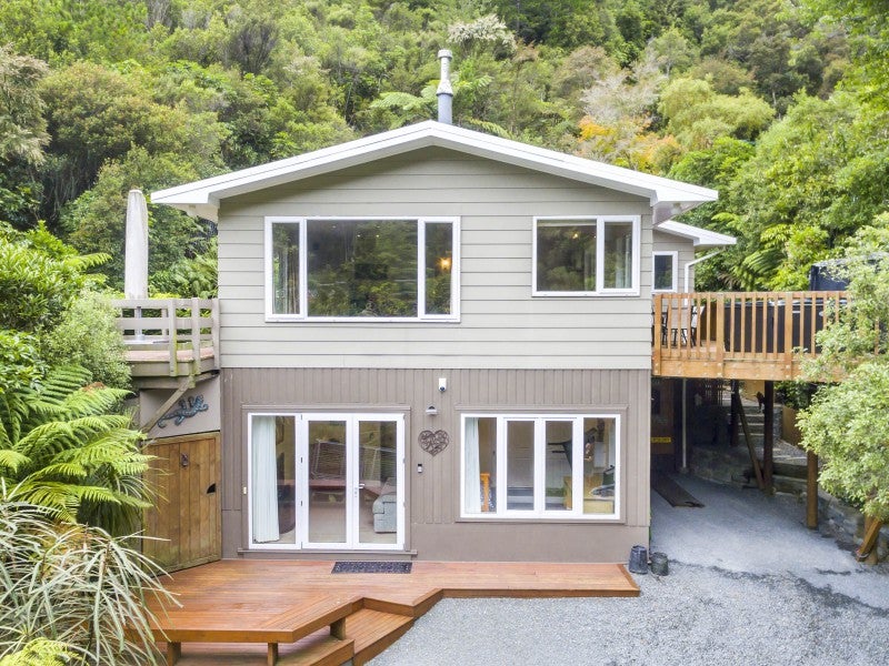 59 Elmslie Road, Pinehaven, Upper Hutt - Carousel 1