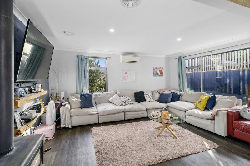 27 Edelweiss Grove, Timberlea, Upper Hutt - Carousel 2