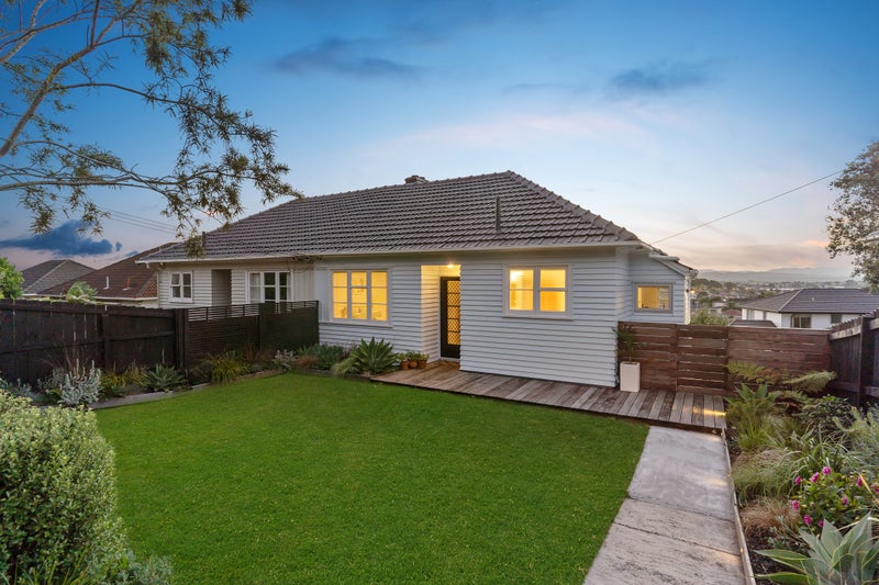 9 Simmonds Avenue, Mount Roskill, Auckland - Carousel 1