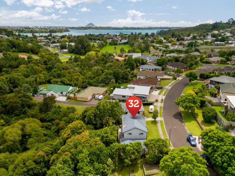 32 Eclipse Terrace, Welcome Bay, Tauranga - Carousel 1