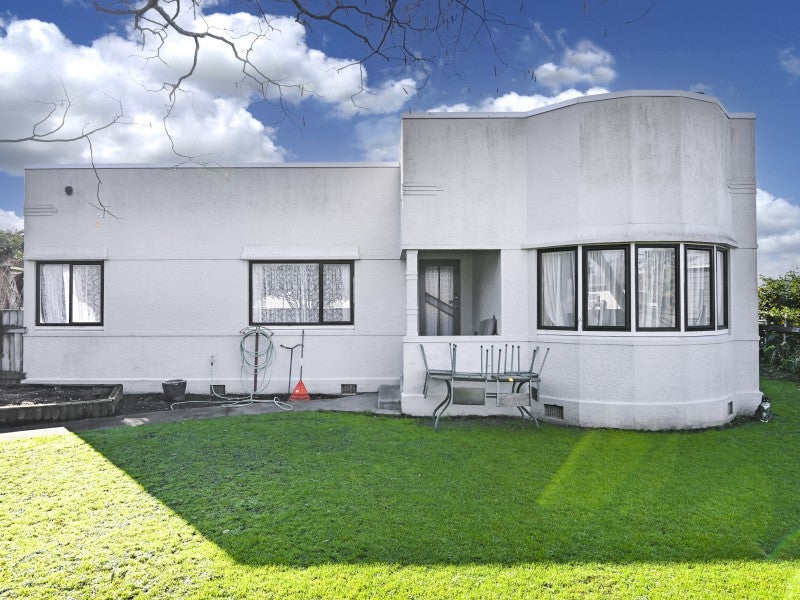 706 Avenue Road West, Saint Leonards, Hastings - Carousel 1