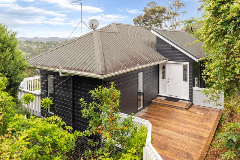 292 Forest Hill Road, Waiatarua, Auckland - Carousel 2