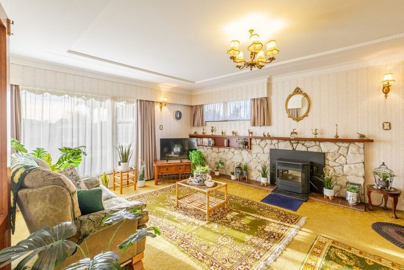 409 Frimley Place, Frimley, Hastings - Carousel 1