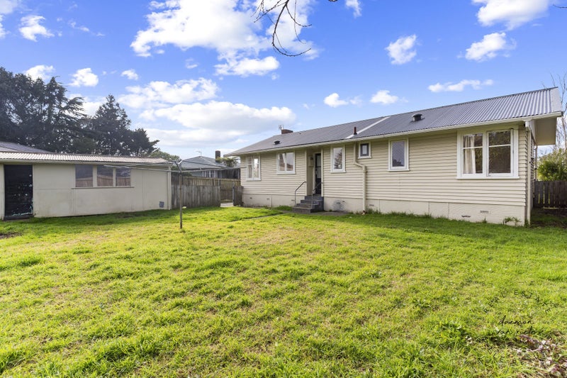 12 White Road, Manurewa, Auckland - Carousel 1