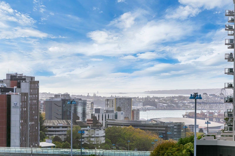 5P/16 Burton Street, Grafton, Auckland - Carousel 2