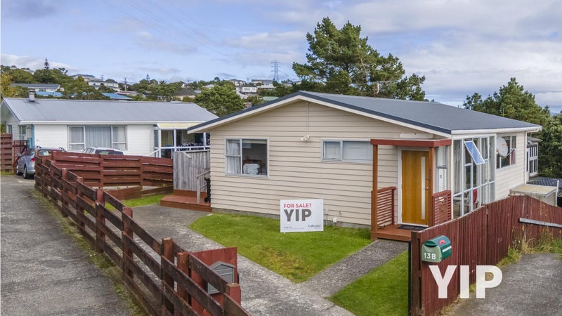 13A Colchester Crescent, Newlands, Wellington - Carousel 1
