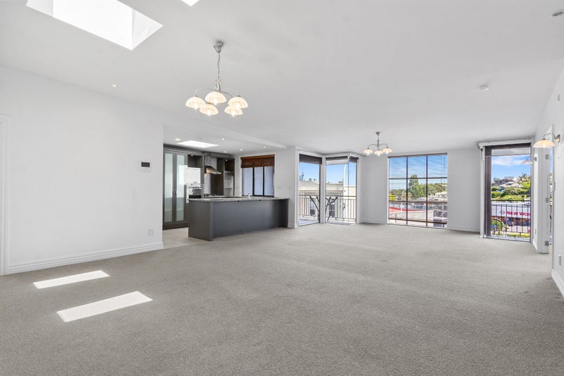 2/36 Victoria Road, Devonport, Auckland - Carousel 2