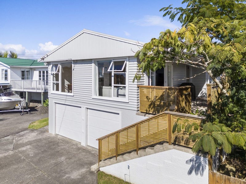 13 Red Beach Road, Red Beach, Whangaparāoa - Carousel 1