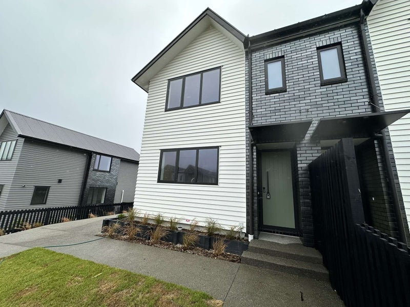 40 Turtleback Avenue, Whitby, Porirua - Carousel 2