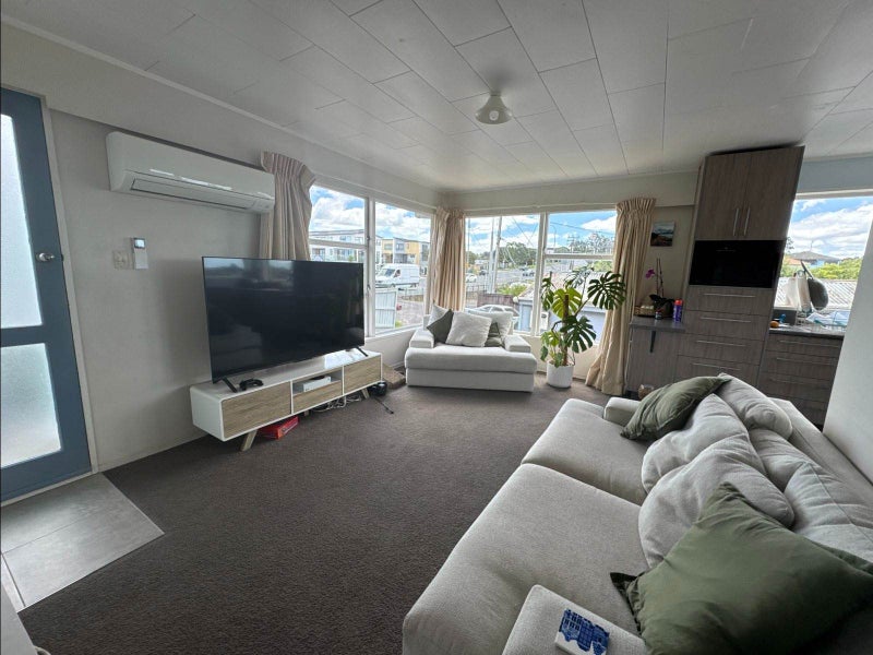2/867 East Coast Road, Northcross, Auckland - Carousel 2