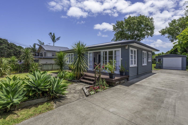 4 Second View Avenue, Beachlands, Auckland - Carousel 1