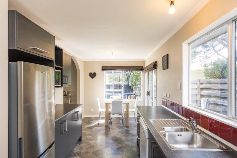 1 Cumberland Place, Kelvin Grove, Palmerston North - Carousel 2