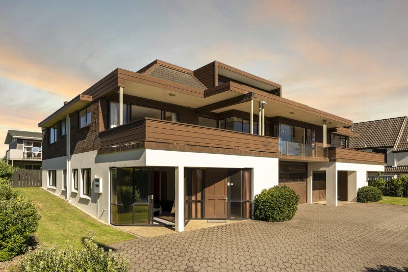76 Marine Parade, Mount Maunganui, Mount Maunganui - Carousel 2