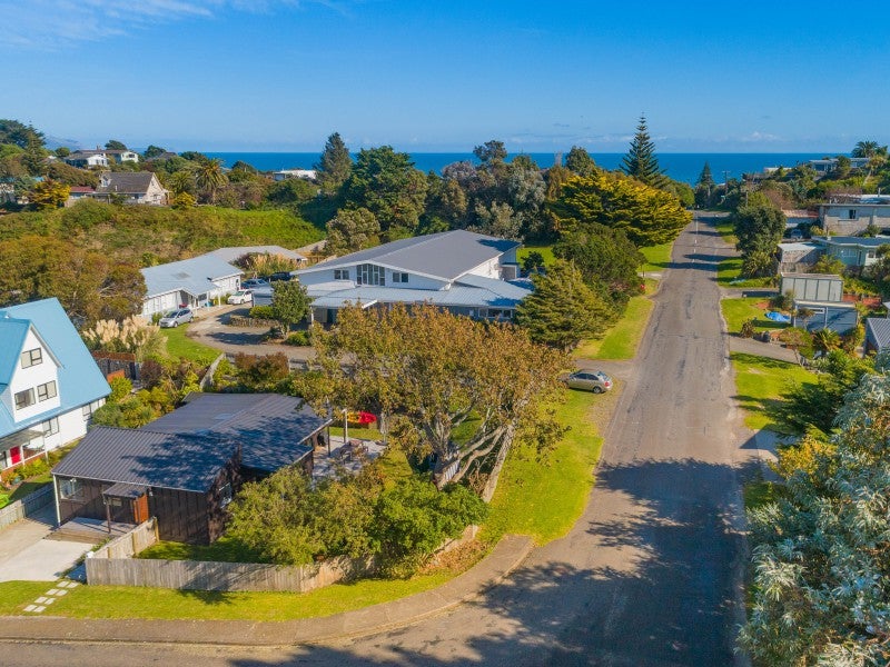 2 Rainbow Court, Raumati South, Paraparaumu - Carousel 2