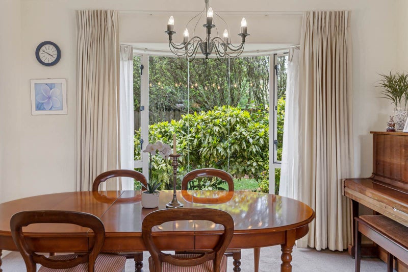 8 Napa Court, Shamrock Park, Auckland - Carousel 1