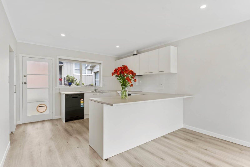 2/25 Felton Mathew Avenue, St Johns, Auckland - Carousel 1