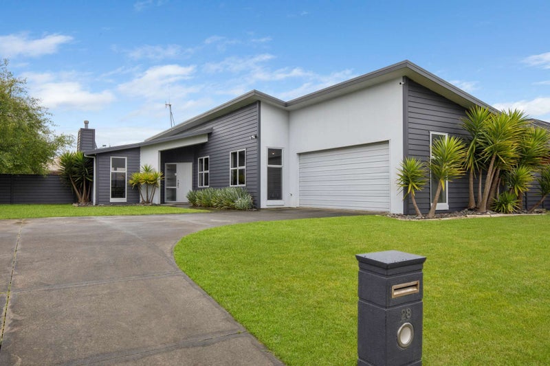 28 Branigan Parade, Kelvin Grove, Palmerston North - Carousel 1