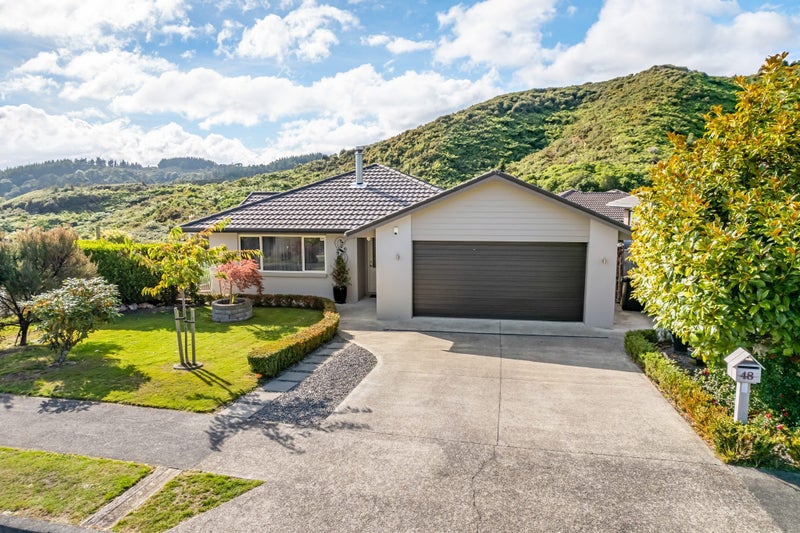 48 King Charles Drive, Kingsley Heights, Upper Hutt - Carousel 1