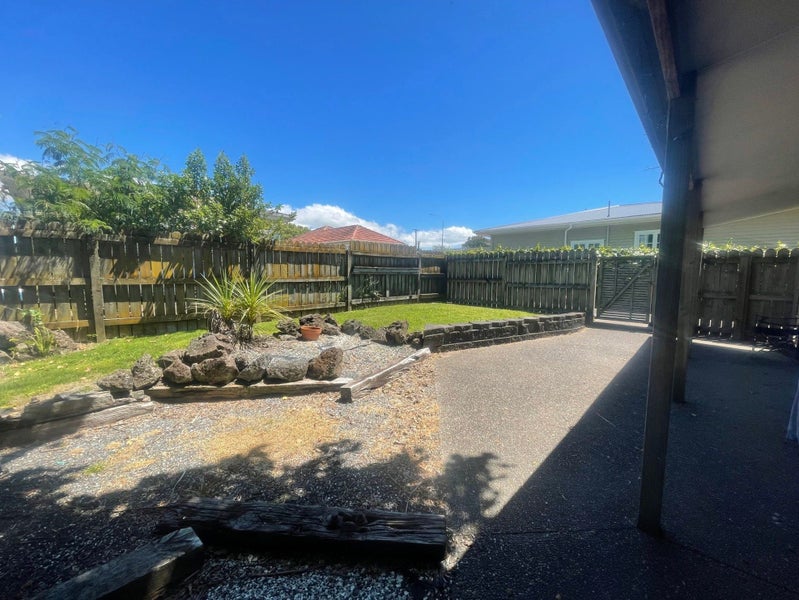 1598A Great North Road, Waterview, Auckland - Carousel 1