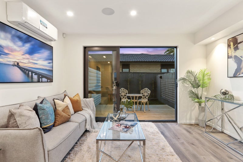 12/5 Hikurangi Street, Te Atatu Peninsula, Auckland - Carousel 1