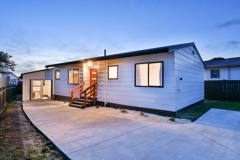 1/14 Hatherley Place, Clendon Park, Auckland - Carousel 1