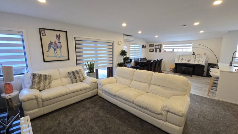 15A Lyren Place, Half Moon Bay, Auckland - Carousel 1