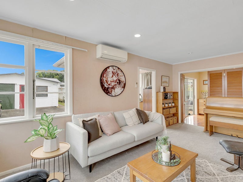 37 Main Road, Titahi Bay, Porirua - Carousel 2