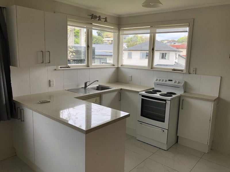 37 Canberra Avenue, Lynfield, Auckland - Carousel 2