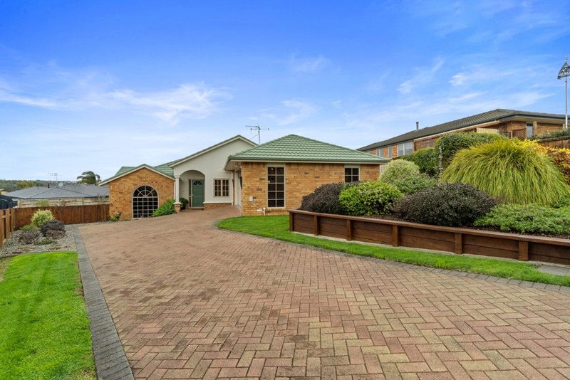 11 Highgrove Drive, Grandview Heights, Hamilton - Carousel 1