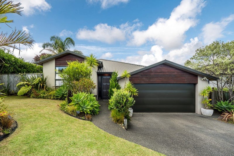 15 Henry Partington Place, Greenhithe, Auckland - Carousel 1