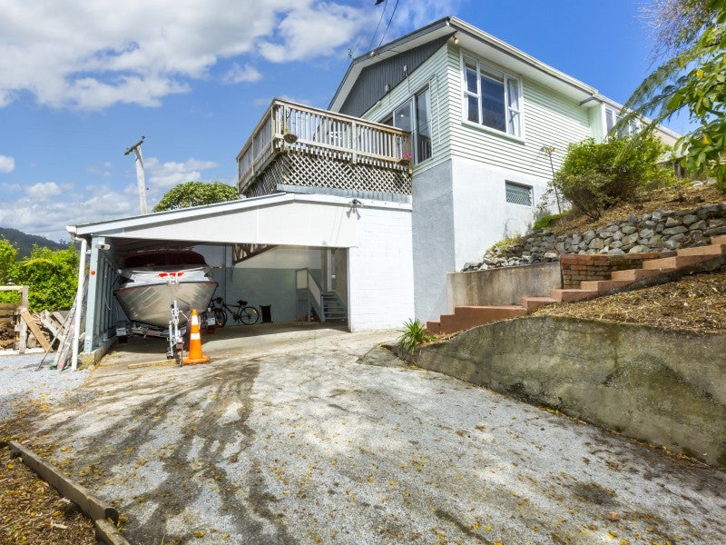 30 Pinehaven Road, Pinehaven, Upper Hutt - Carousel 2