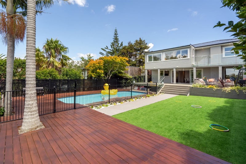 8 Sandford Street, Campbells Bay, Auckland - Carousel 2