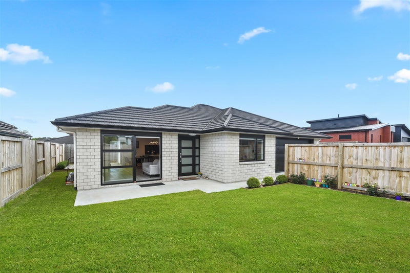 19 Bostonkip Crescent, Fitzroy, Hamilton - Carousel 1