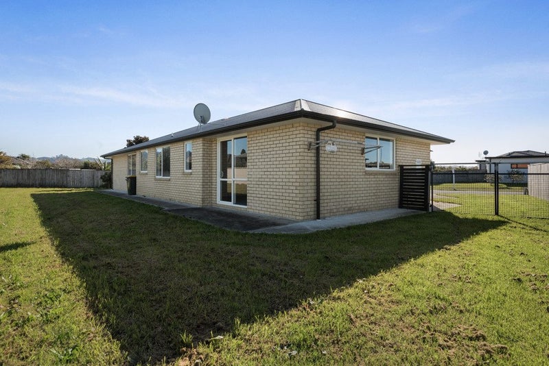 3 Island Vista, Athenree, Waihi Beach - Carousel 2