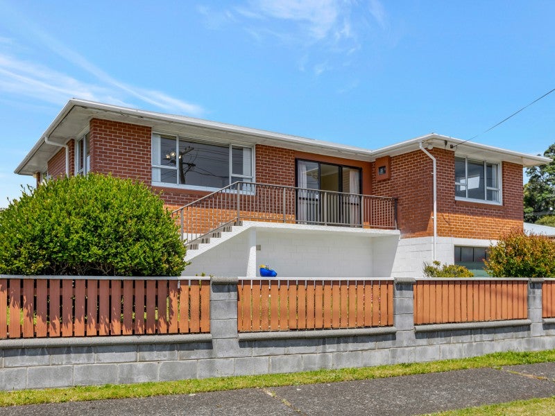 6 Rospeath Crescent, Spotswood, New Plymouth - Carousel 1