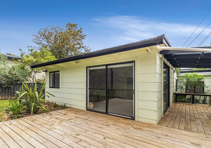 29 Sea View Road, Ostend, Waiheke Island - Carousel 1