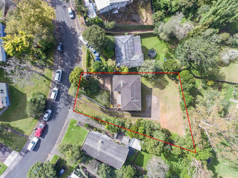 9 Lysander Crescent, Beach Haven, Auckland - Carousel 2