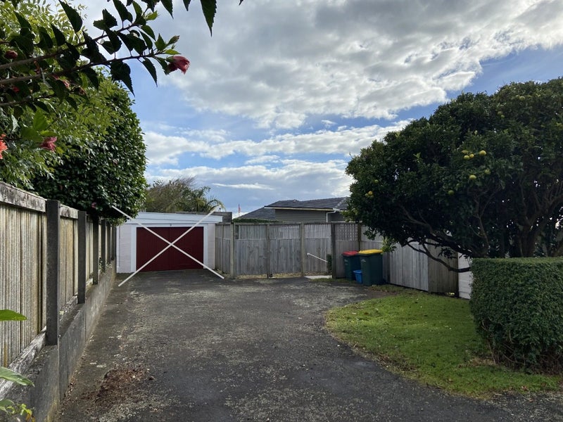 9 Lynmouth Heights, Lynmouth, New Plymouth - Carousel 14