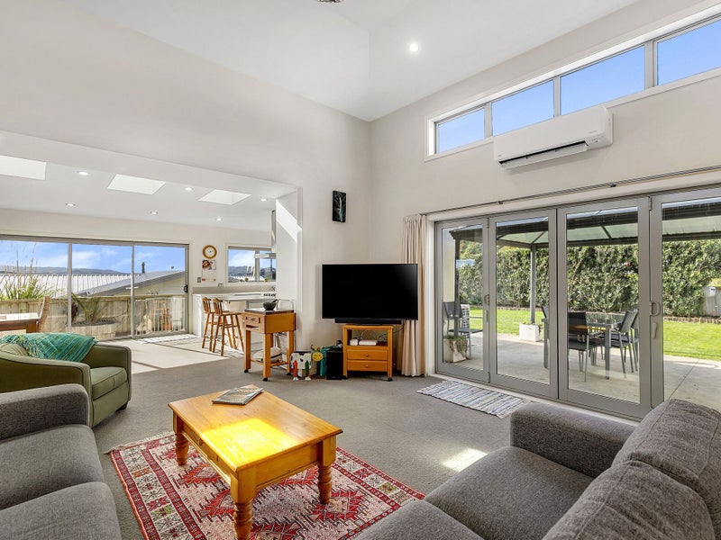 2 Wangapeka Way, Aotea, Porirua - Carousel 1