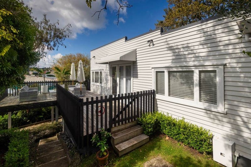 8 Kenneth Avenue, Sandringham, Auckland - Carousel 2