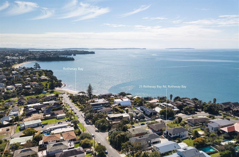 25 Rothesay Bay Road, Rothesay Bay, Auckland - Carousel 1