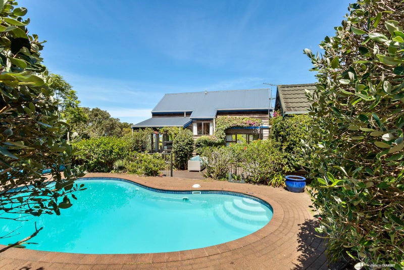 42 Hyde Road, Rothesay Bay, Auckland - Carousel 1