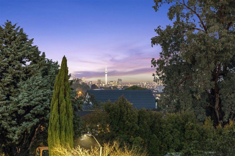 25 Cyclarama Crescent, Massey, Auckland - Carousel 2