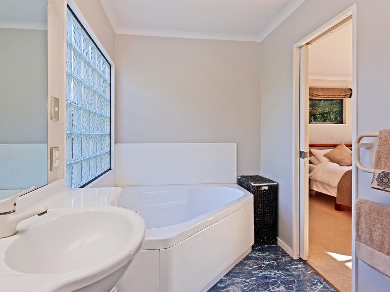 32 Cedar Road, Te Awanga, Te Awanga - Carousel 18