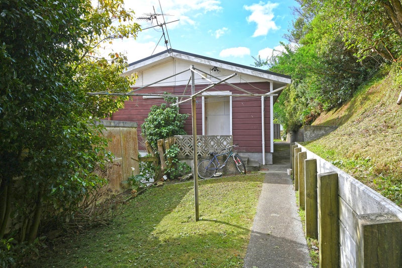 2/132 Curtis Street, Northland, Wellington - Carousel 2